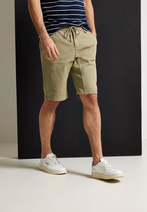 Relaxed-fit short