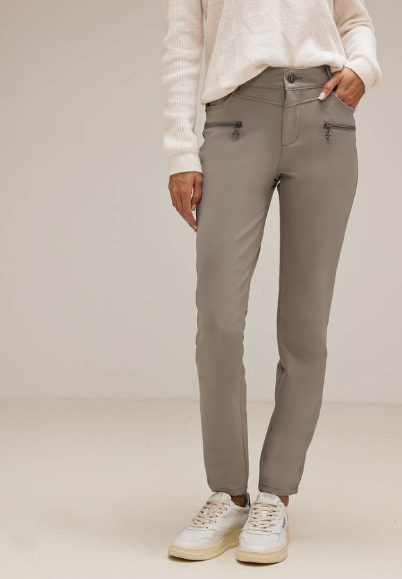 STREET ONE Slim Fit Technostretch Hose Damen - Style York - Shiny Sandy  Mocca | STREET ONE Online-Shop